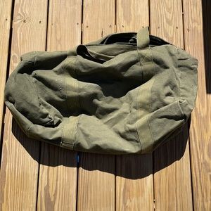 MILITARY ARMY GREEN DUFFEL BAG